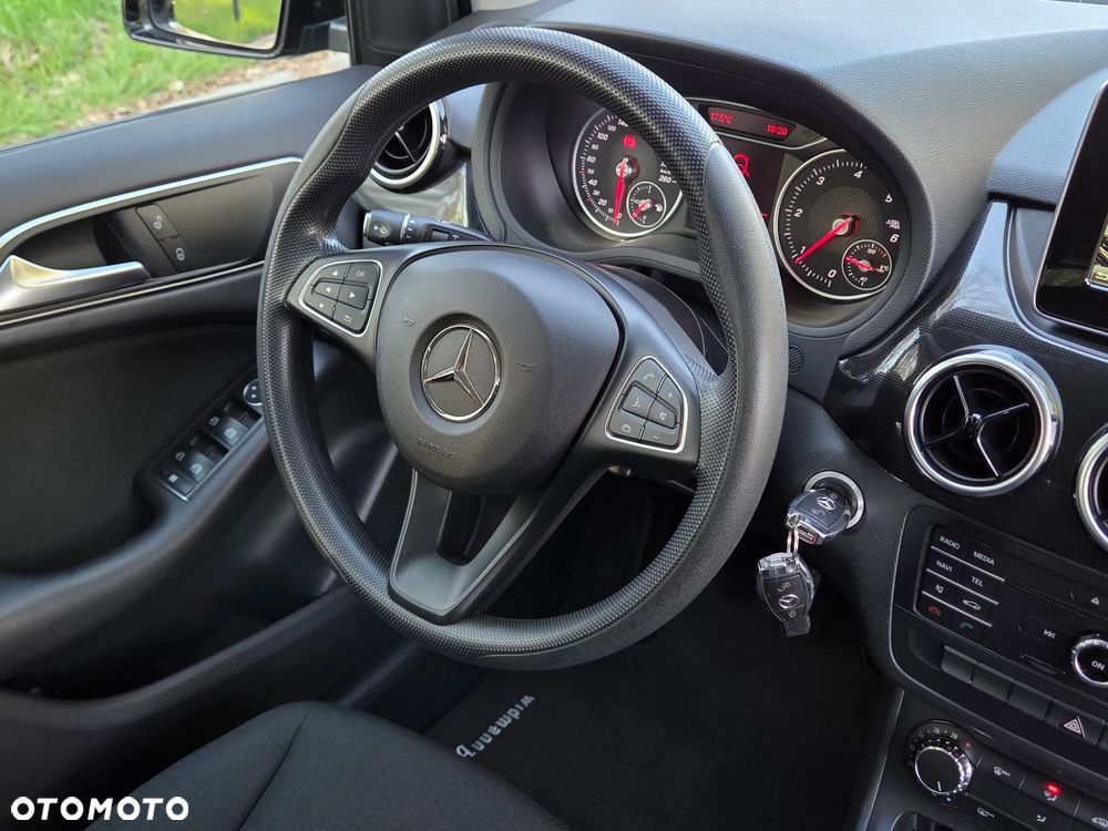 Mercedes-Benz Klasa B 180 d BlueEFFICIENCY Edition - 37