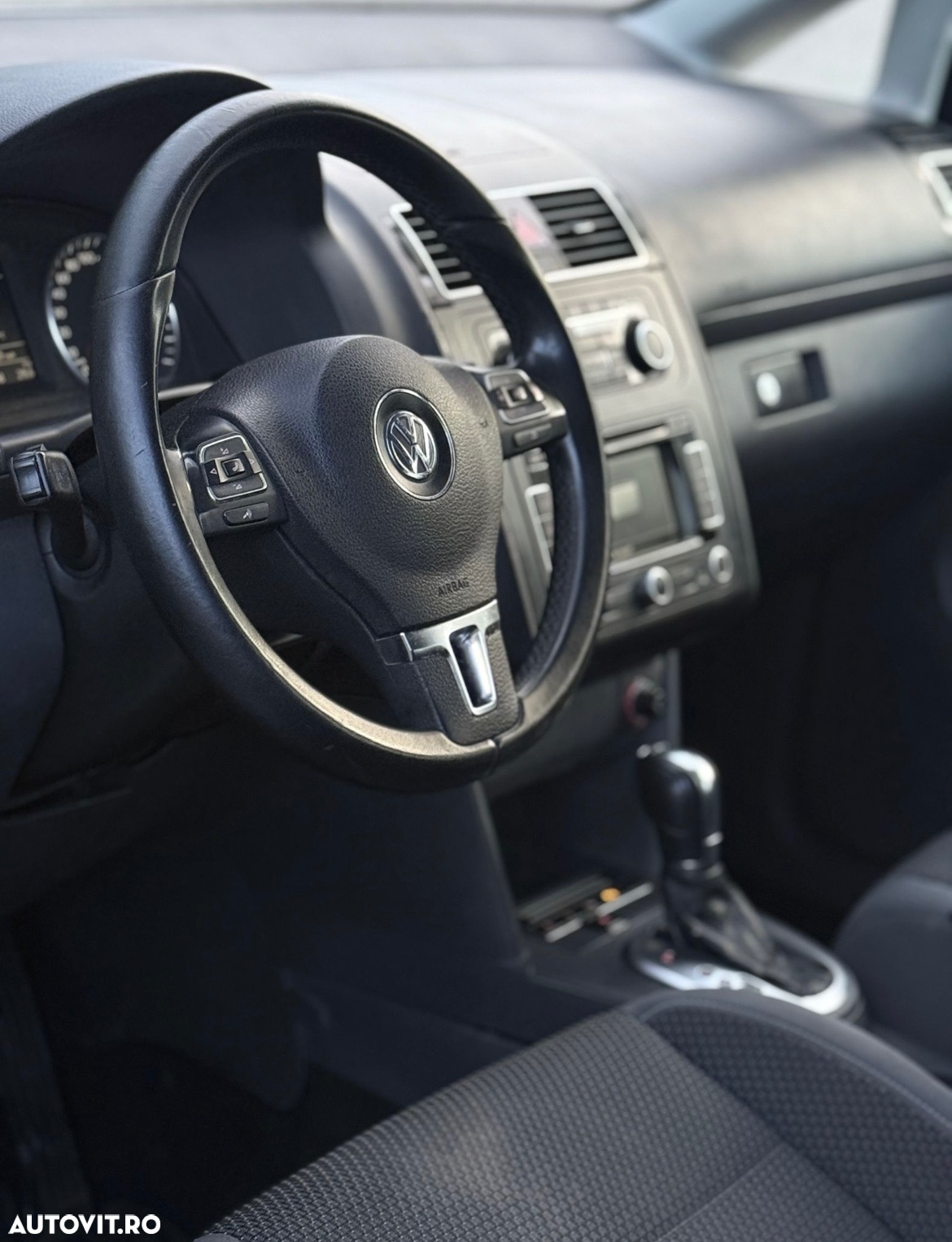 Volkswagen Touran 2.0 TDI DPF BlueMotion Technology DSG Comfortline - 10