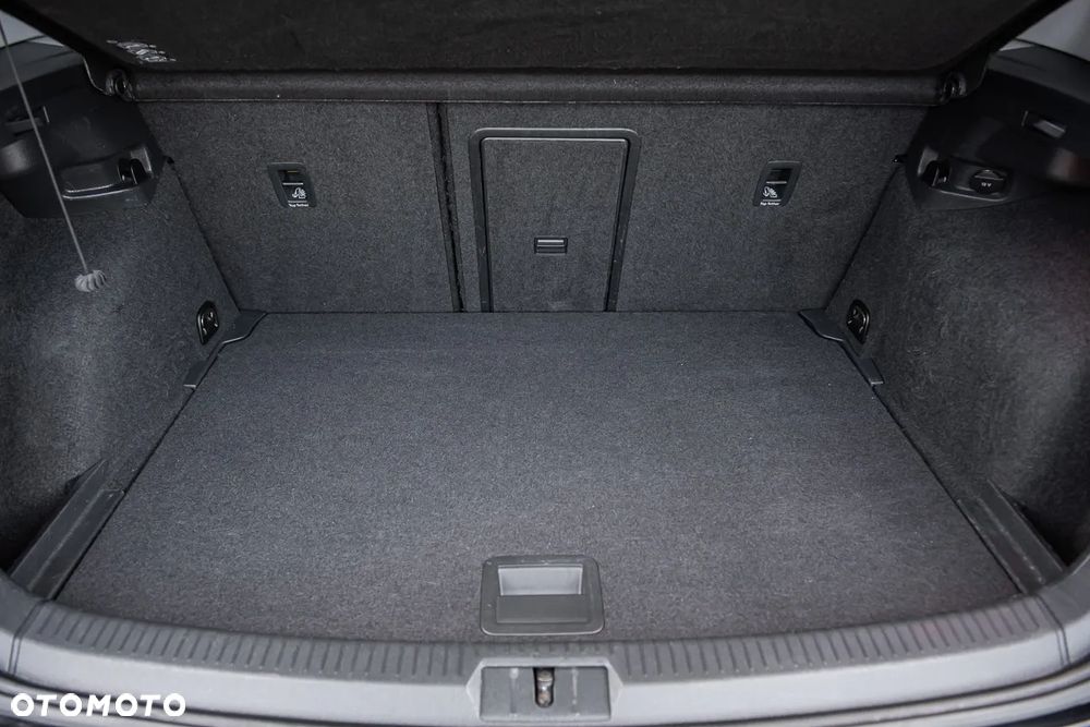 Volkswagen Golf - 30