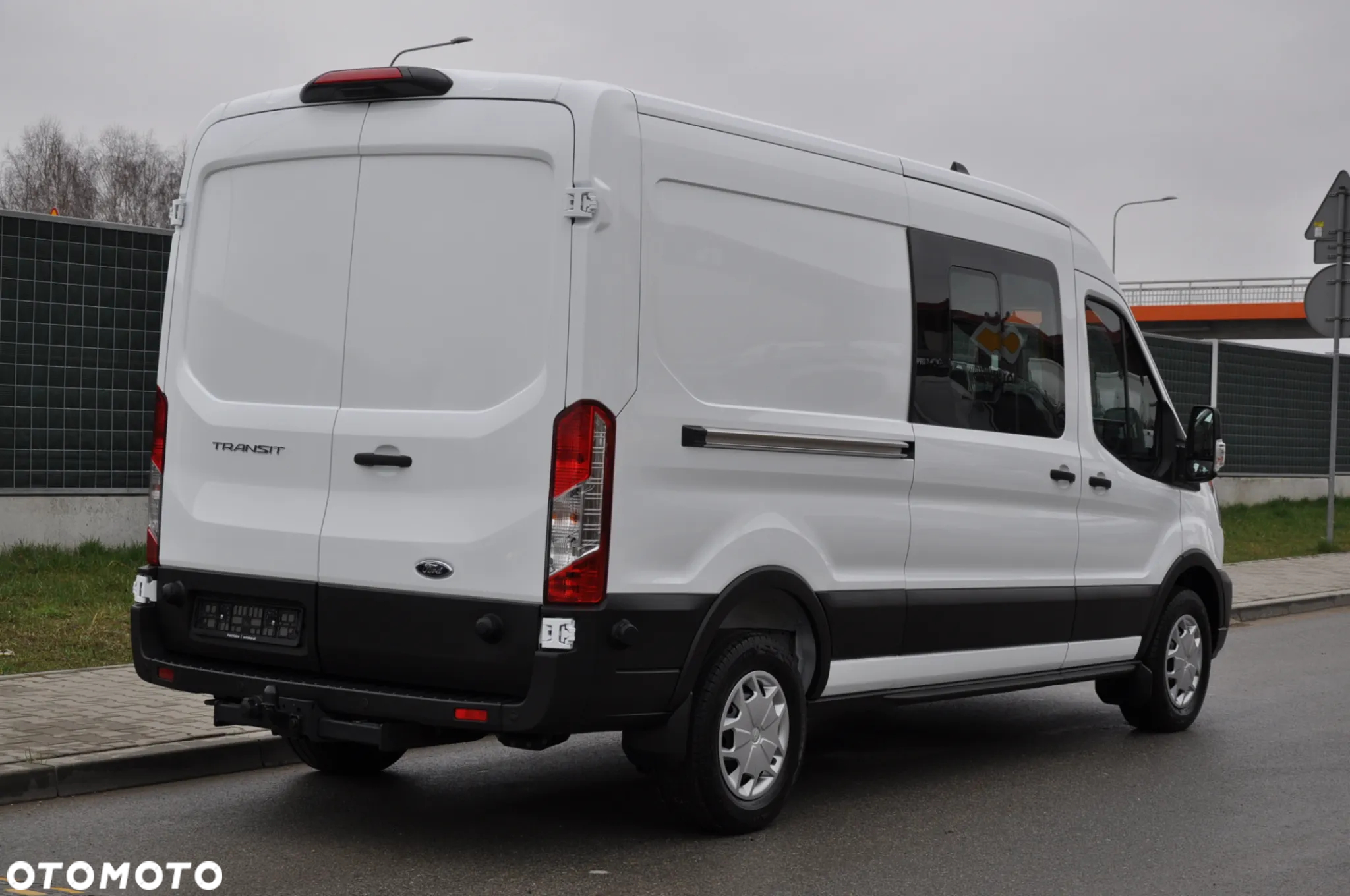 Ford TRANSIT L3H2 DCiV RWD TREND 7os BRYGADOWY FABRYCZNIE NOWY DOSTĘPNY OD RĘKI NA GWARANCJI - 24