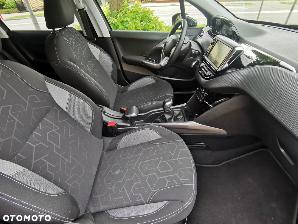 Peugeot 2008 1.2 Pure Tech Style EU6 - 9