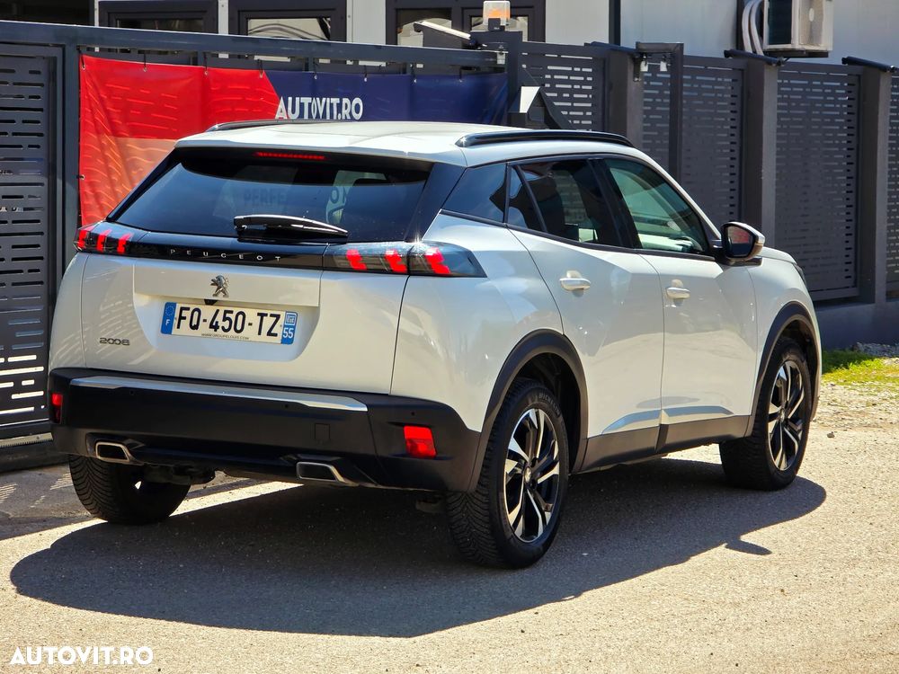 Peugeot 2008 PureTech 130 EAT8 GT - 5