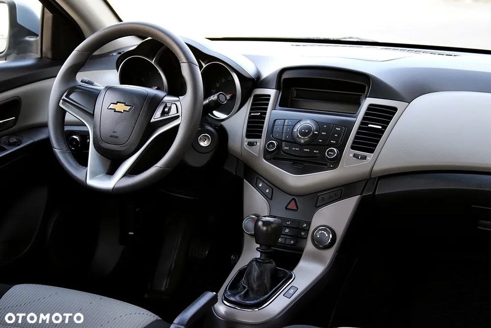 Chevrolet Cruze 1.6 LS+ - 24