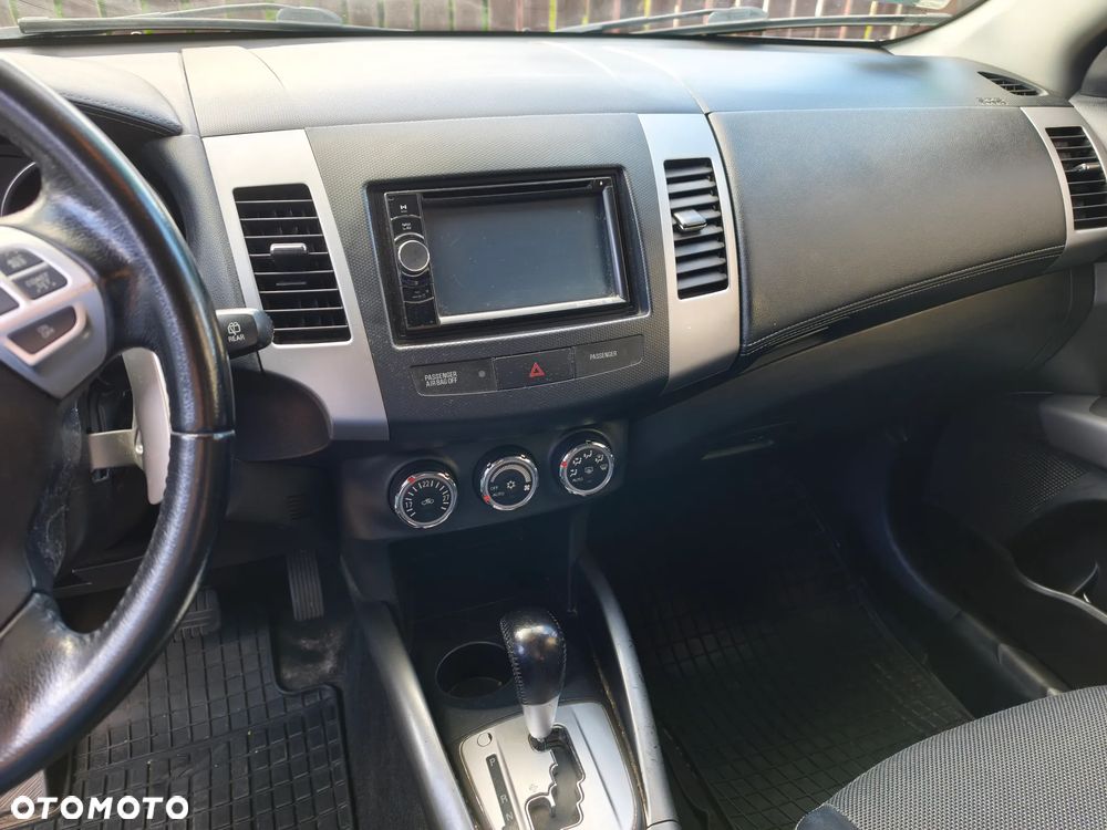 Mitsubishi Outlander 2.0 Intense + 2WD EU5 CVT - 8