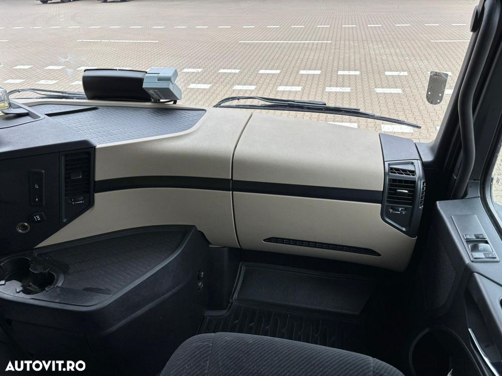 Mercedes-Benz ACTROS - 12