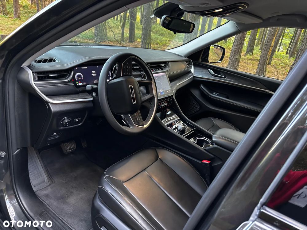 Jeep Grand Cherokee - 23