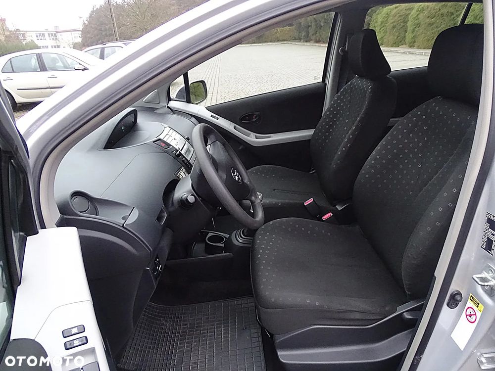 Toyota Yaris 1.3 Luna Premium - 5