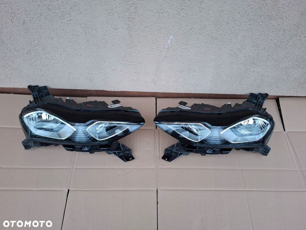 lampa przednia citroen ds3 crossback oryginał ładny stan - 1