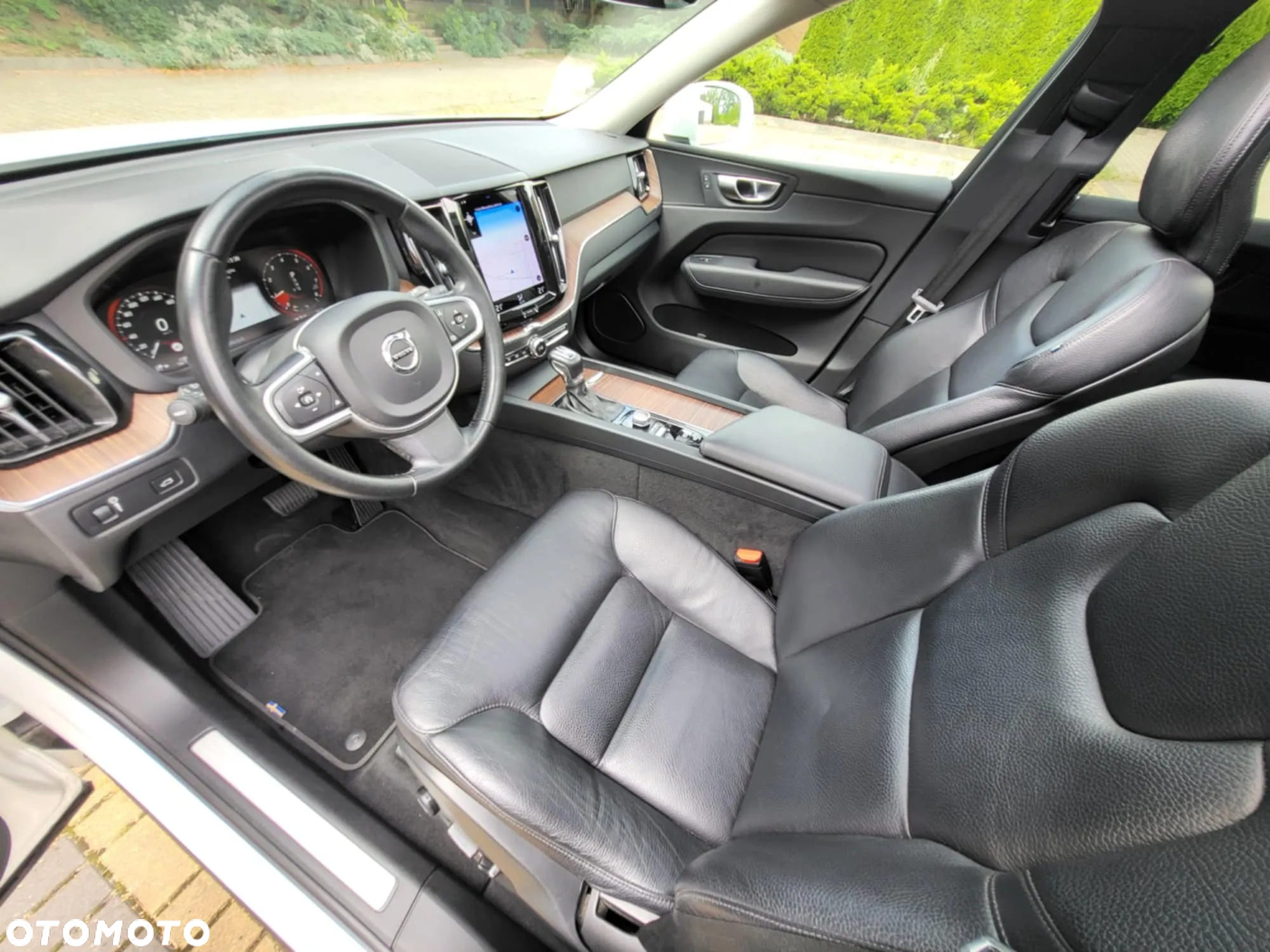 Volvo XC 60 T5 Momentum Pro - 6