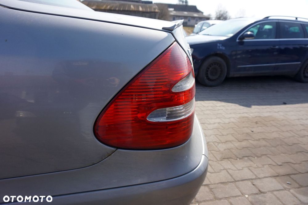 LAMPA TYLNA LEWA E-KLASA W211 SEDAN  MERCEDES 2002-2006 - 2