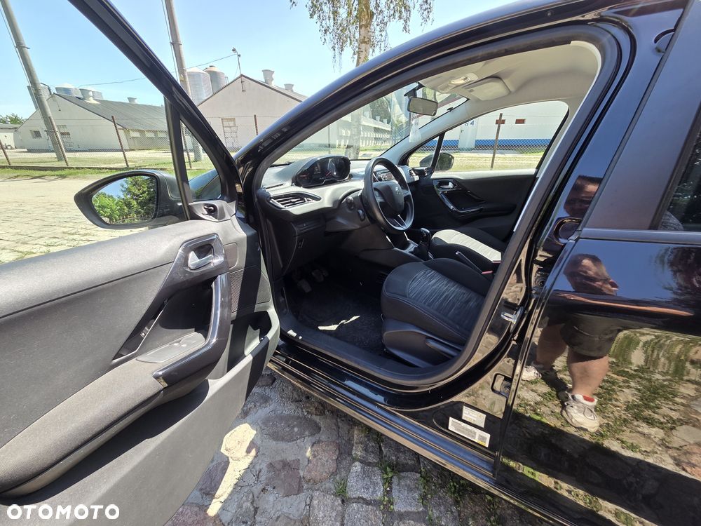 Peugeot 208 - 5