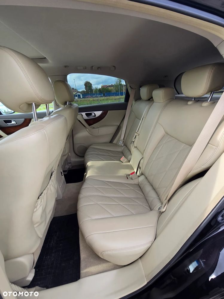 Infiniti FX FX30d S Premium - 26