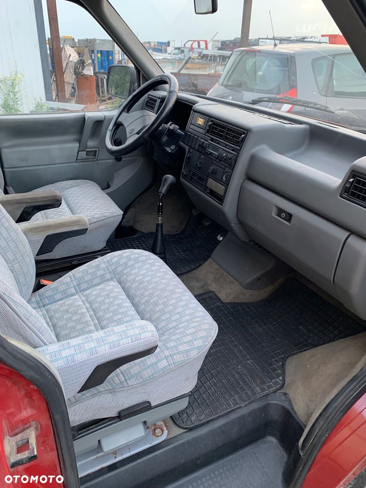 Volkswagen Multivan - 24