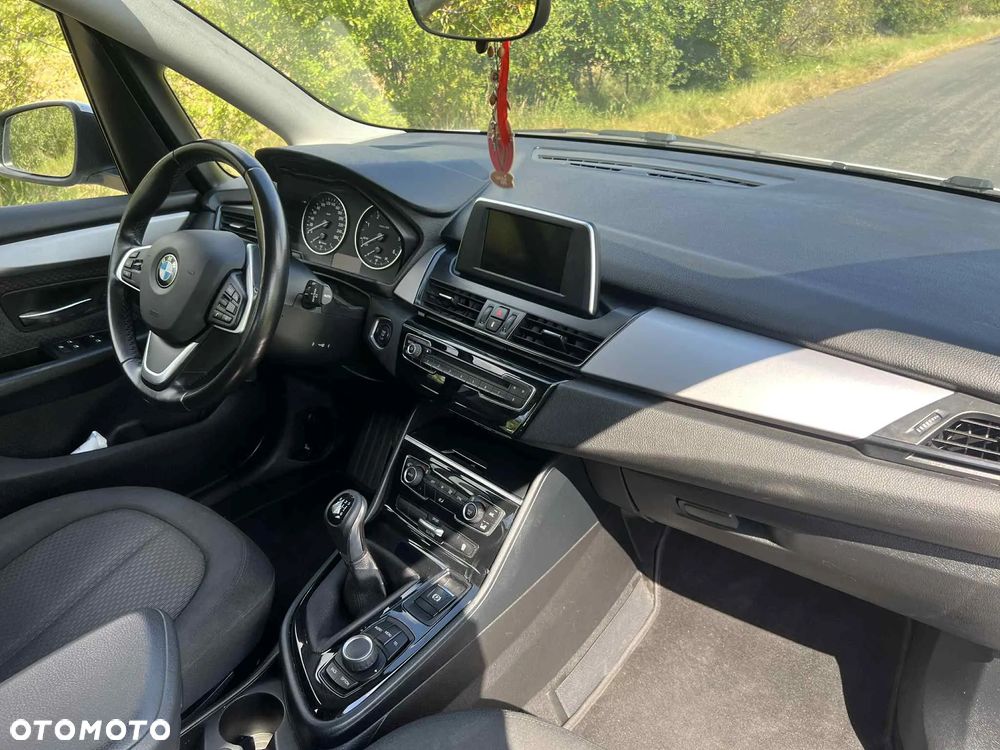 BMW Seria 2 216d - 10