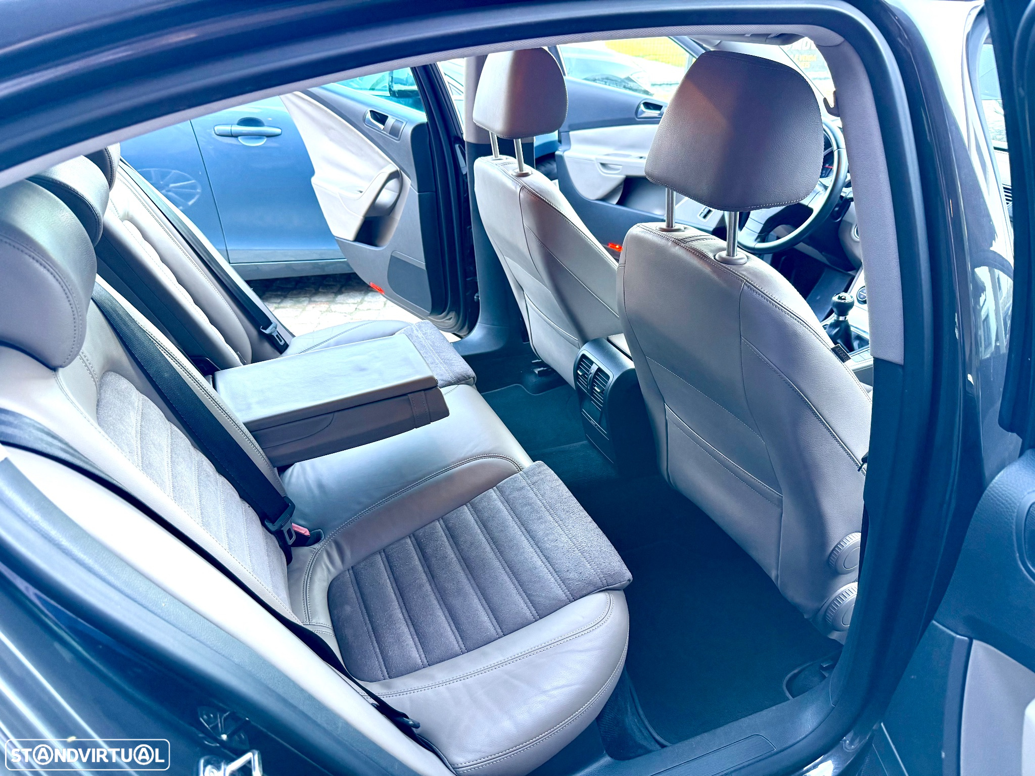 VW Passat 2.0 TDI Highline - 45