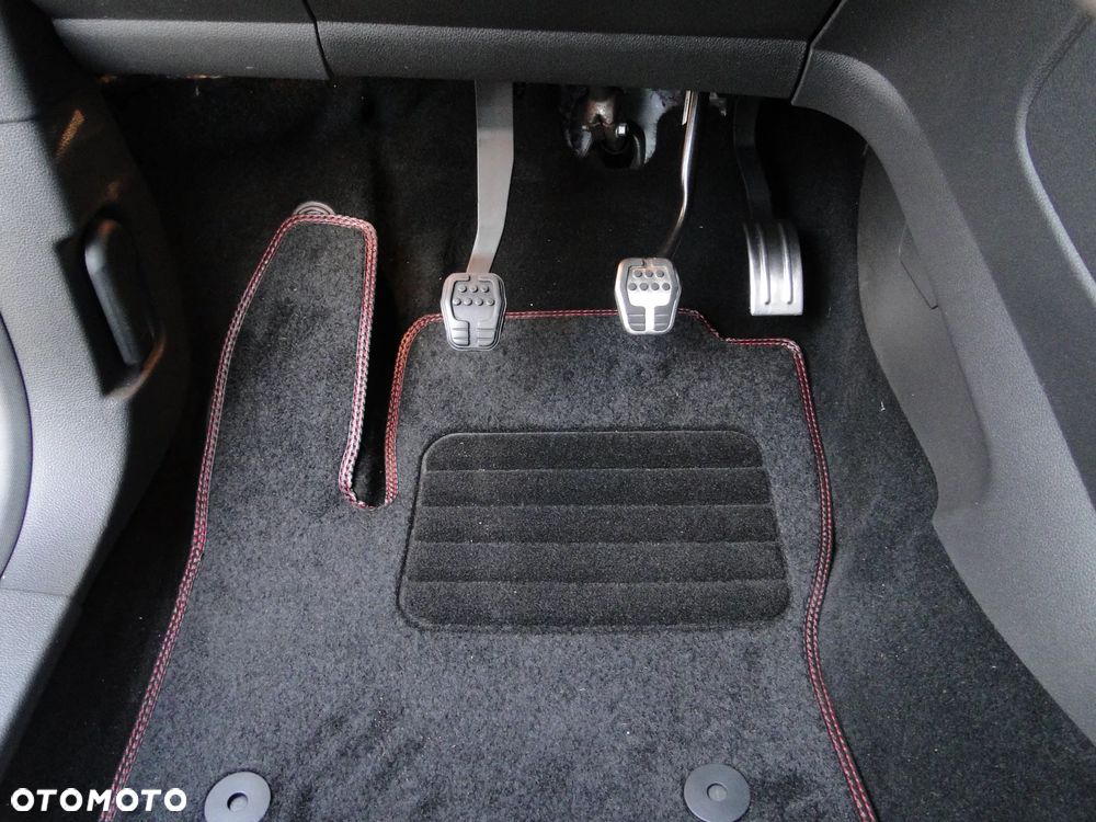 Ford Kuga 1.5 EcoBoost FWD ST-Line X - 36
