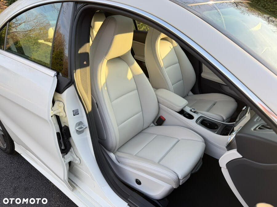 Mercedes-Benz CLA 250 4-Matic AMG Line - 19