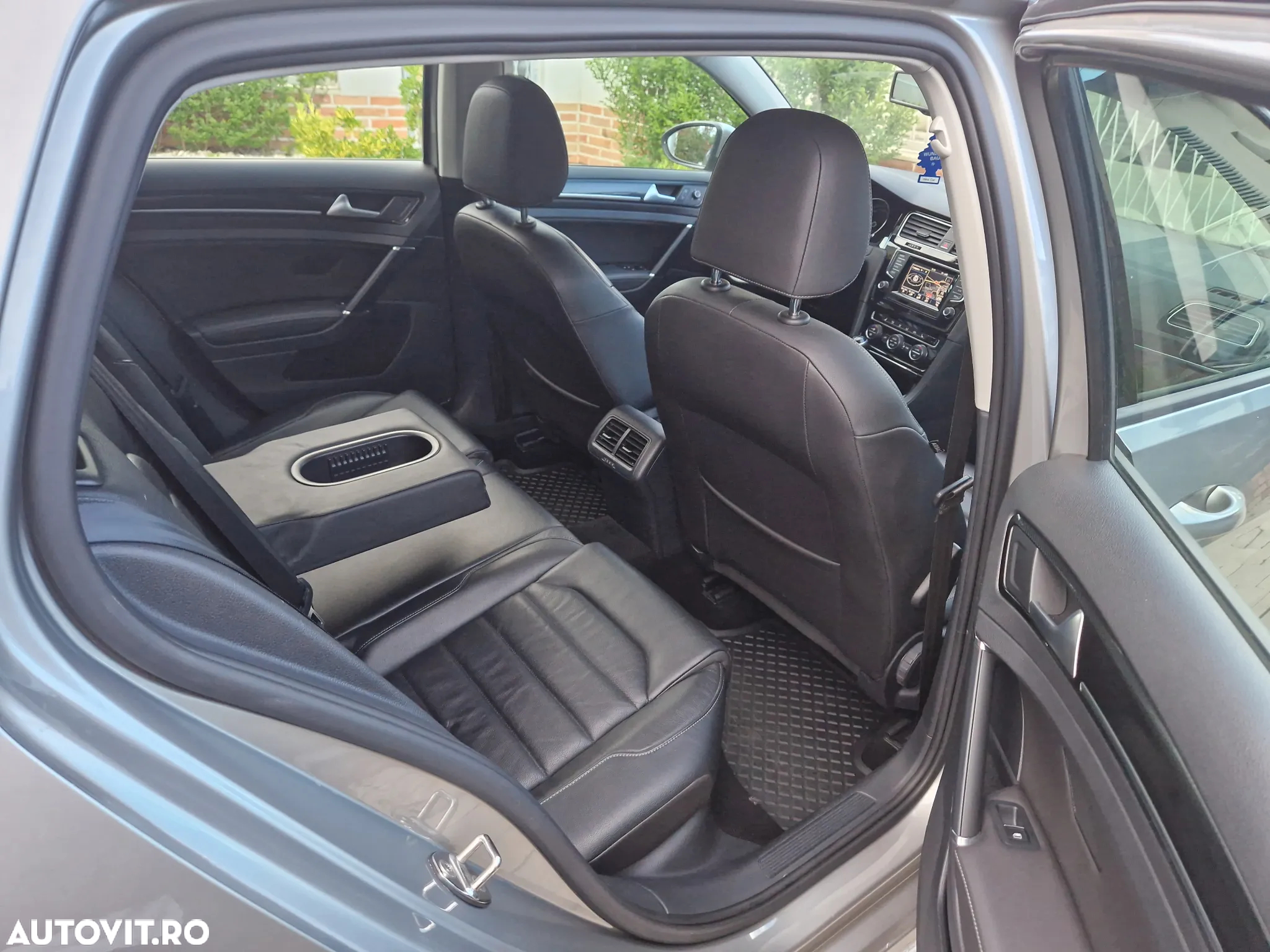 Volkswagen Golf 1.6 TDI DPF BlueMotion Technology Highline - 12