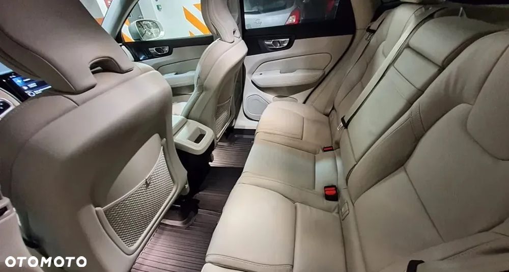 Volvo XC 60 D4 R-Design - 21