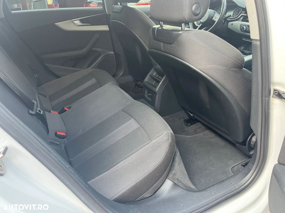 Audi A4 40 TFSI quattro S tronic - 11