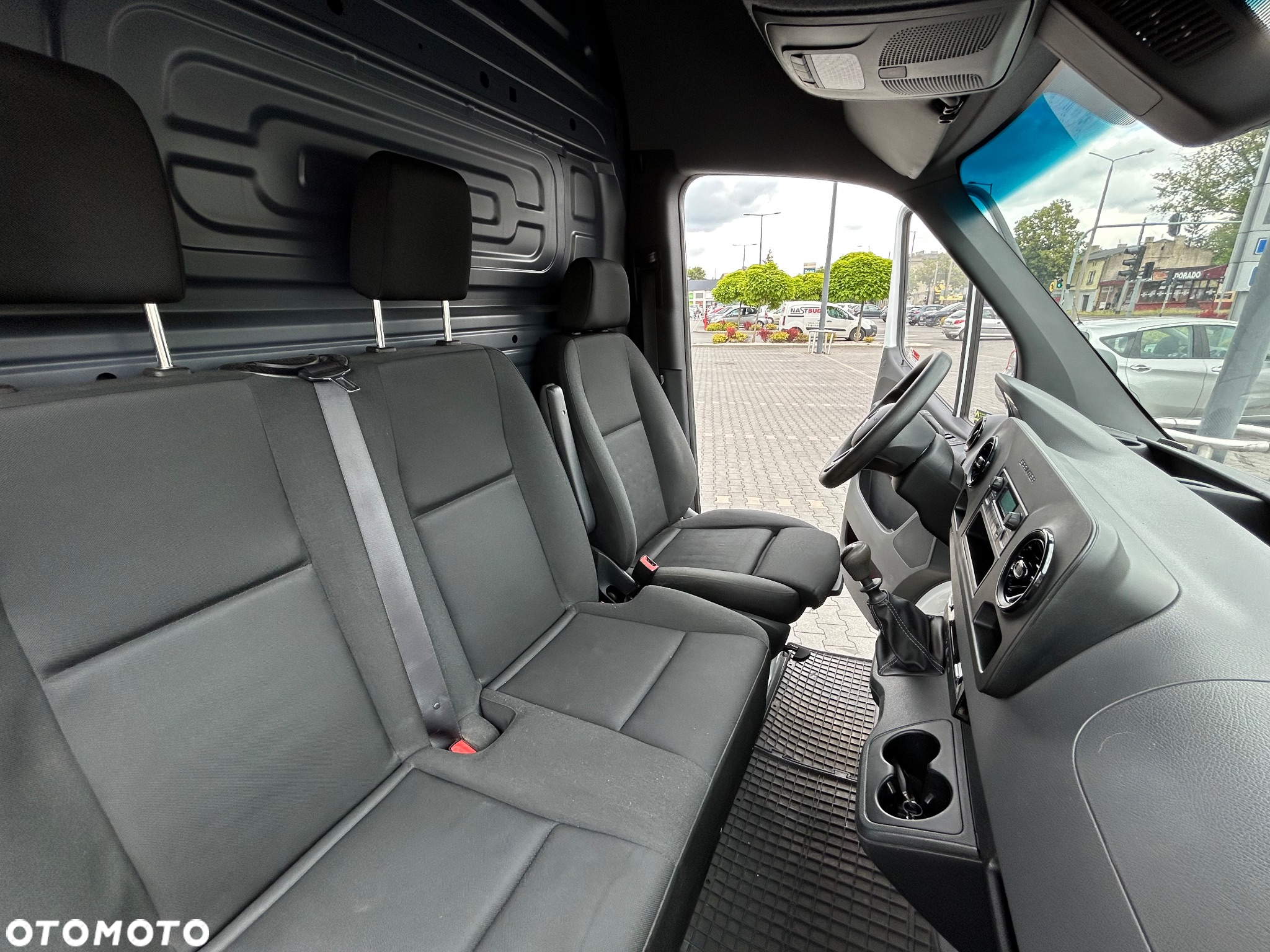 Mercedes-Benz Sprinter - 14
