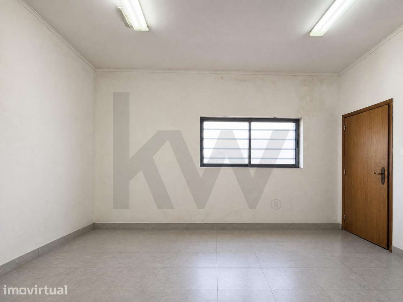 Espaço comercial em dois pisos no centro de Rabo de Peixe - Grande imagem: 3/22