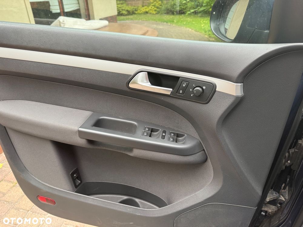 Volkswagen Touran 1.6 TDI DPF BlueMot Comfortline - 29