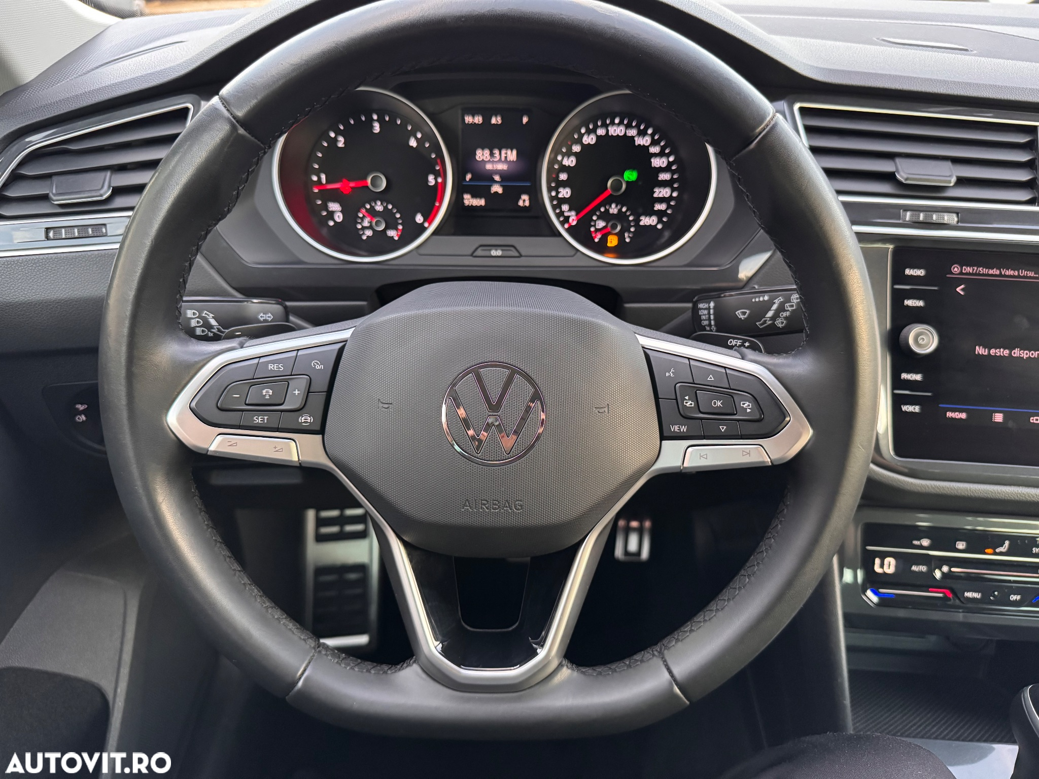 Volkswagen Tiguan 2.0 TDI SCR DSG R-Line - 33