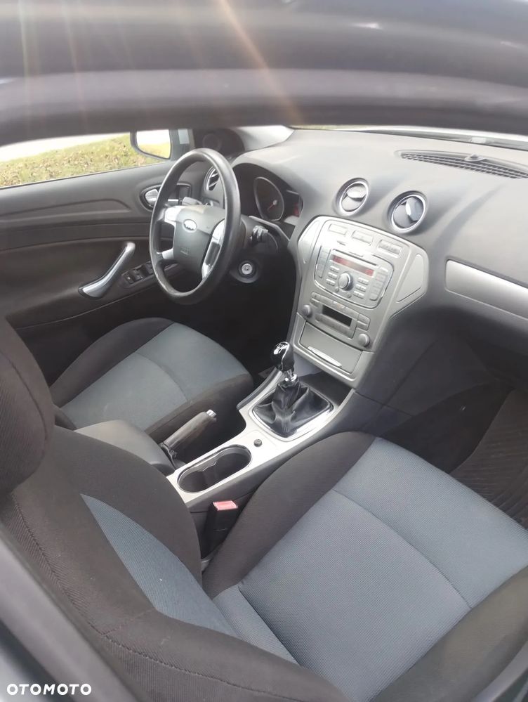Ford Mondeo 1.8 TDCi Ambiente - 9
