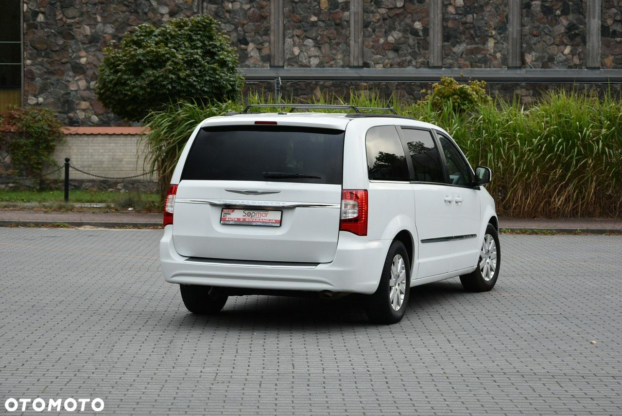Chrysler Town & Country - 5