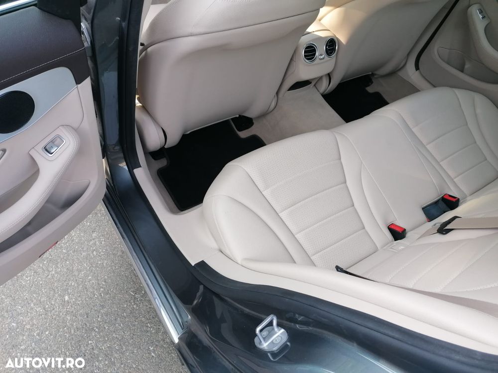 Mercedes-Benz C 220 d 4Matic 9G-TRONIC Exclusive - 29