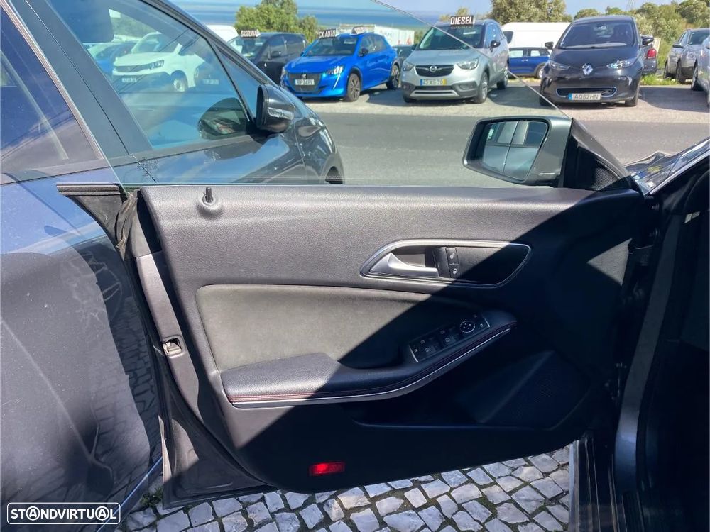Mercedes-Benz CLA 200 d Shooting Brake AMG Line Aut. - 11