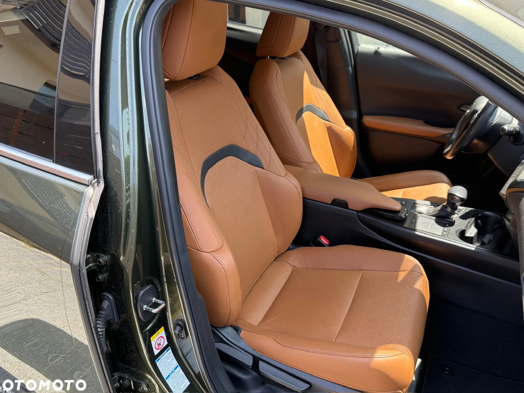 Lexus UX 250h (E-FOUR) Executive Line - 29