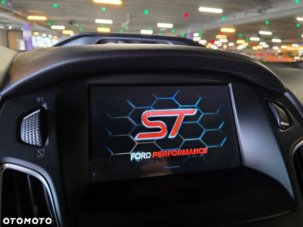 Ford Focus Turnier 2.0 EcoBoost ST - 34