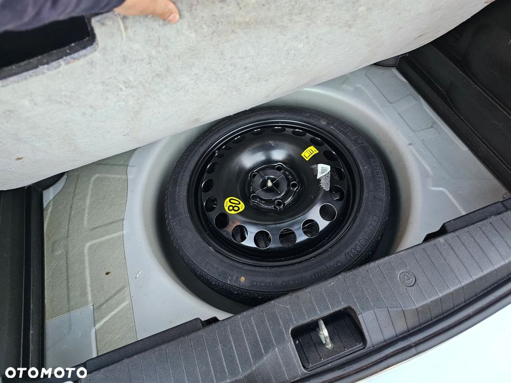 Ford Focus 1.8 FF Trend - 12