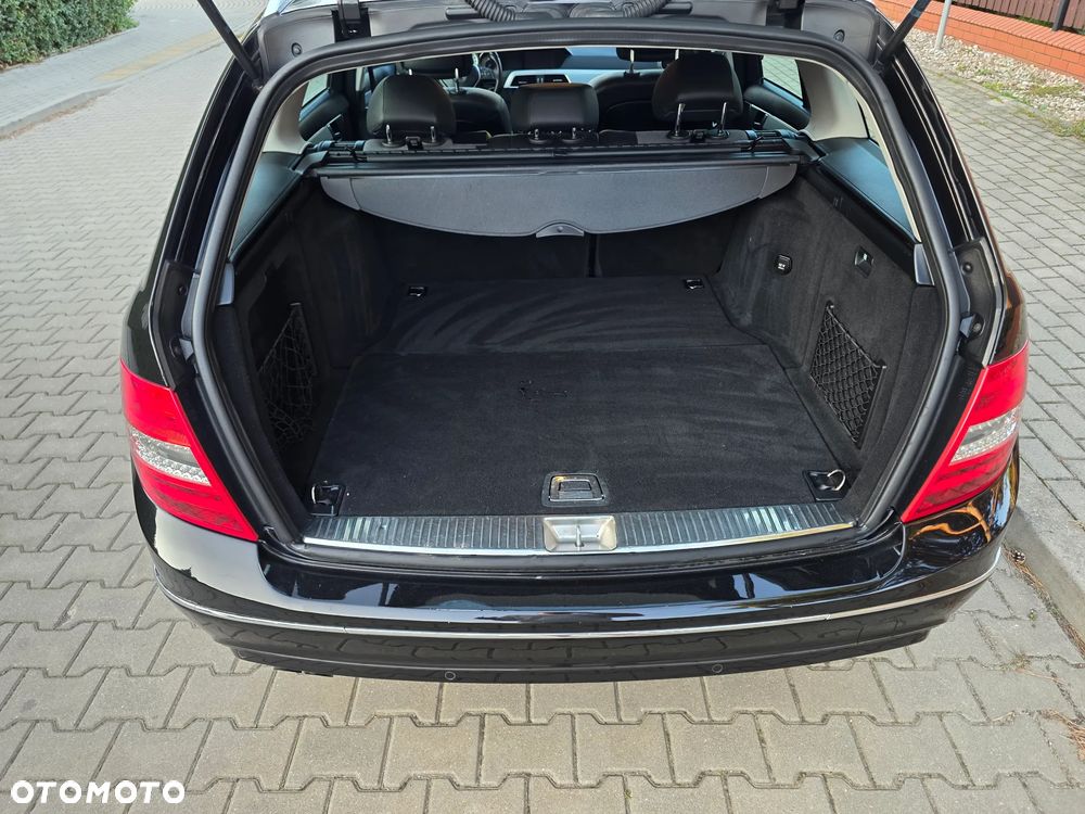 Mercedes-Benz Klasa C 180 BlueEFFICIENCY Avantgarde - 32