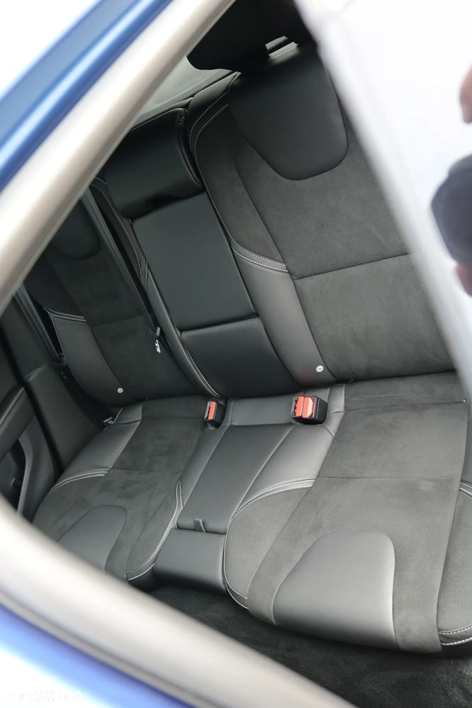 Volvo V40 D3 Drive-E R-Design Momentum - 12