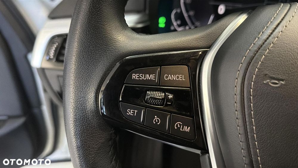 BMW Seria 5 530e xDrive - 22