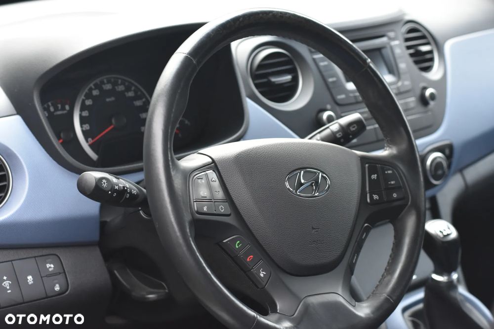 Hyundai i10 1.0 Fifa World Cup Edition - 16