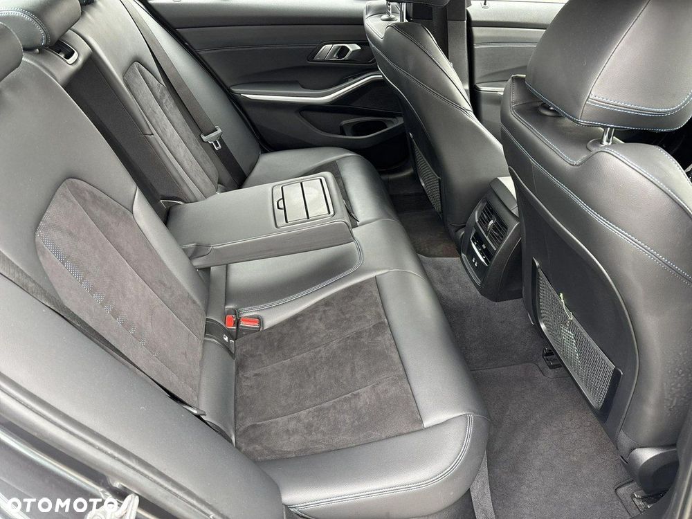 BMW Seria 3 320d M Sport sport - 16