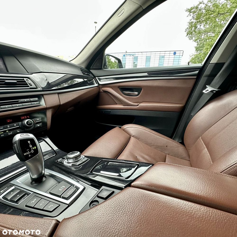 BMW Seria 5 530d xDrive - 7