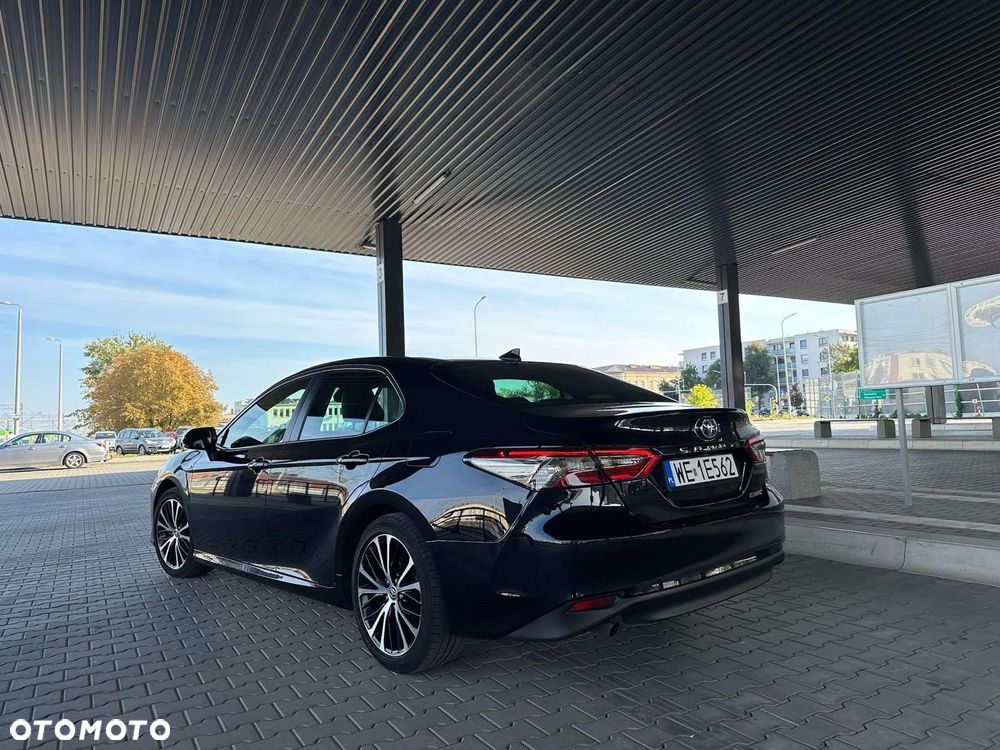 Toyota Camry - 4