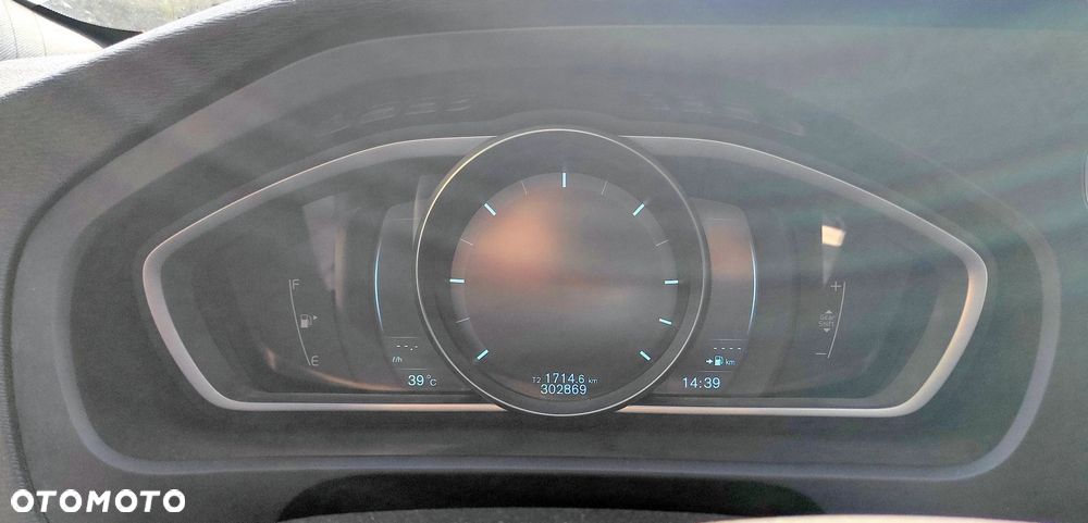 Volvo V40 D2 R-Design - 9