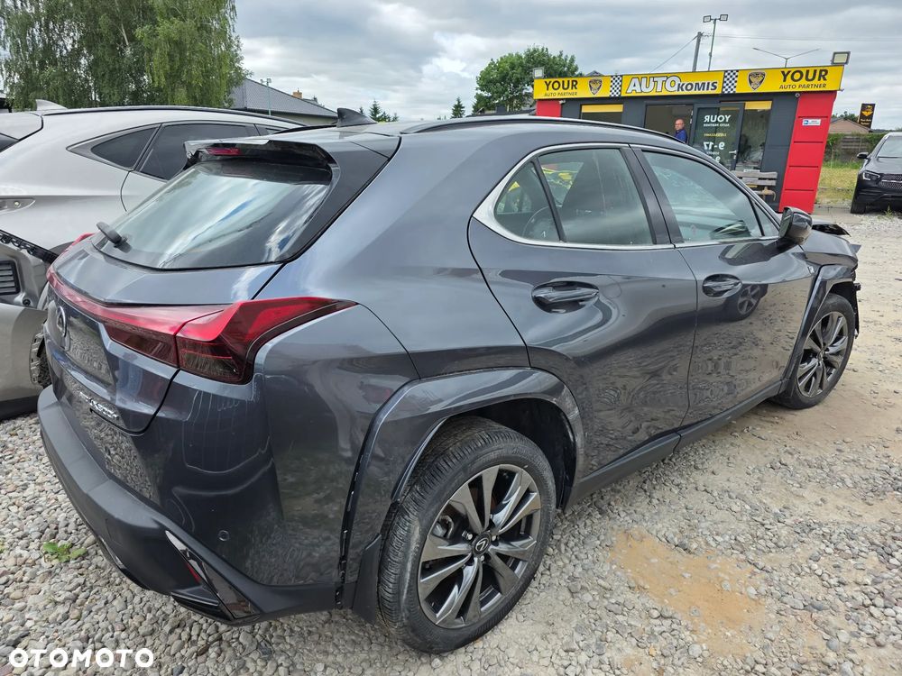 Lexus UX 300h (E-FOUR) F SPORT - 2