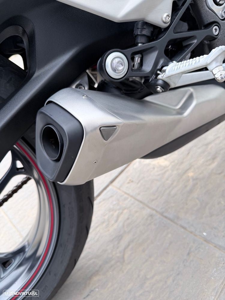 Triumph Street Triple R - 7