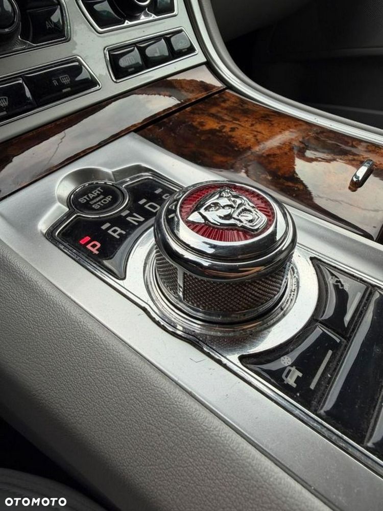 Jaguar XF 2.0 T Premium Luxury - 30