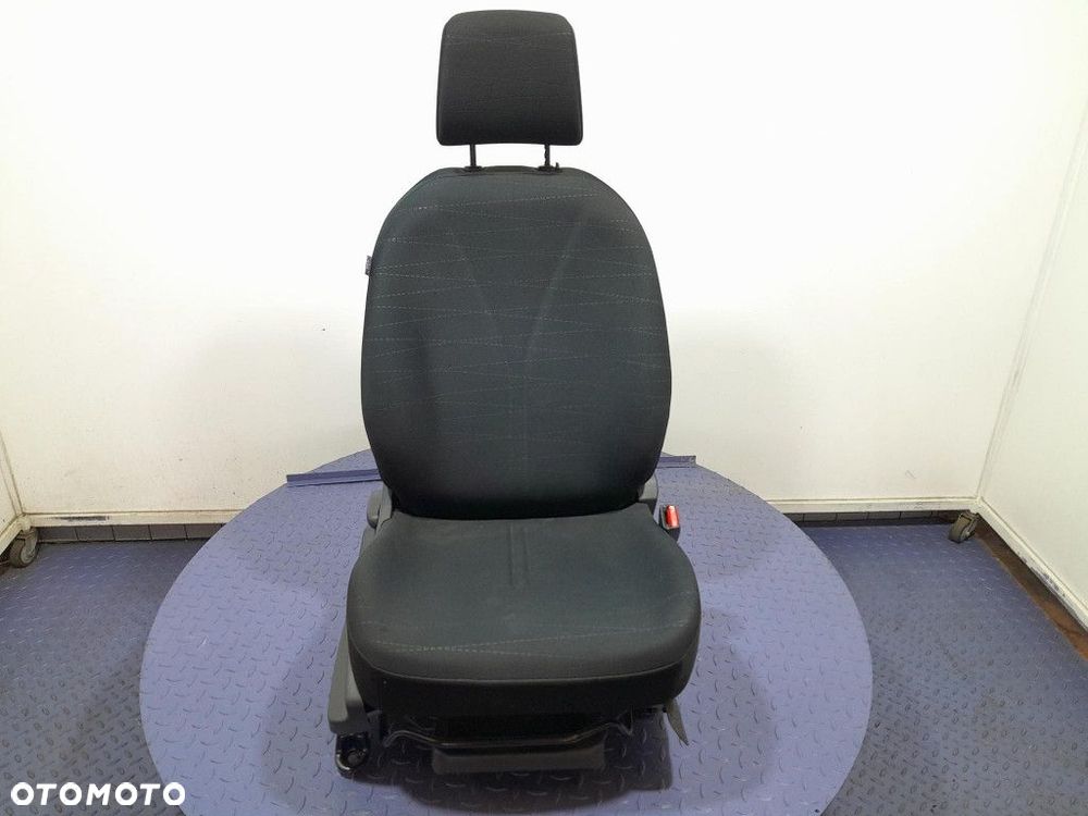 TOYOTA YARIS II FOTEL PRAWY PRZÓD PASAŻERA. - 1