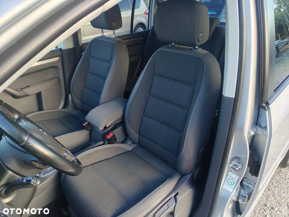 Volkswagen Touran - 25