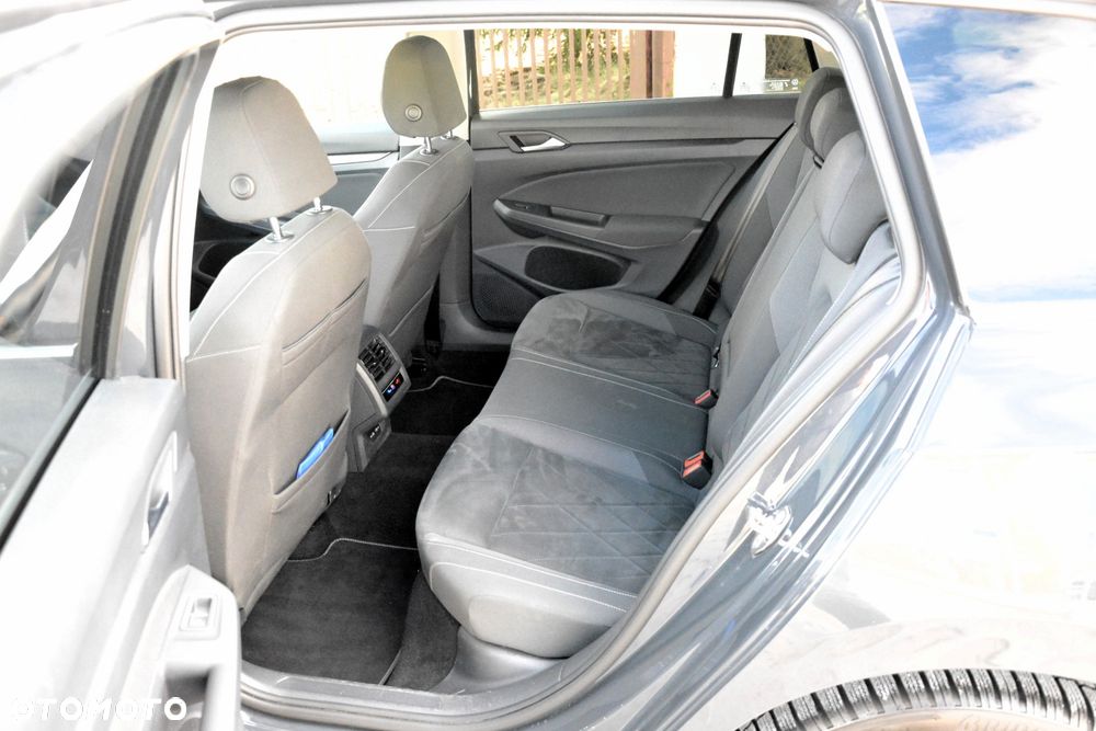 Volkswagen Golf 1.5 eTSI EVO Style DSG - 32