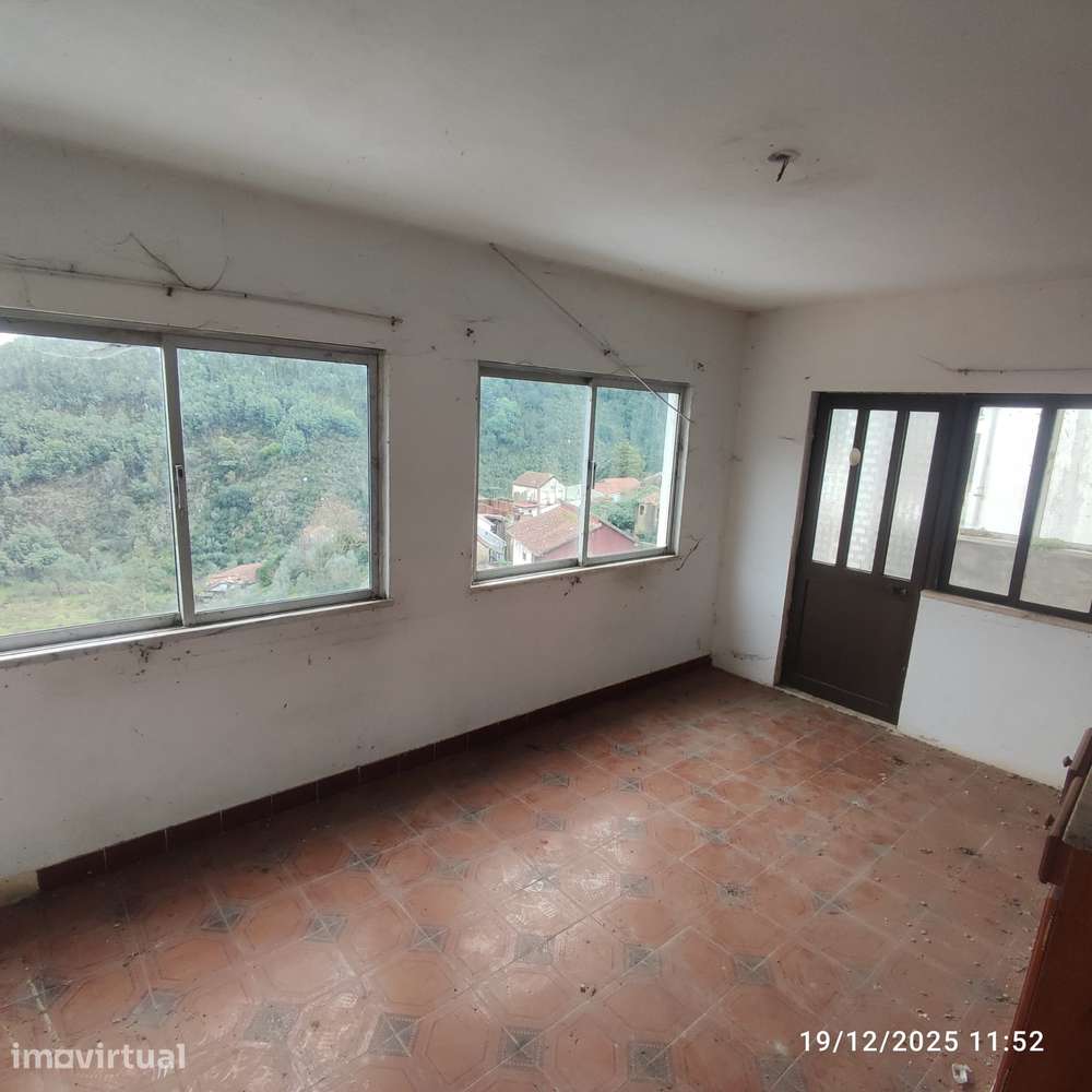 Casa em 4 pisos, para remodelar, em Lorvão, Penacova, Coimbra - Grande imagem: 3/20